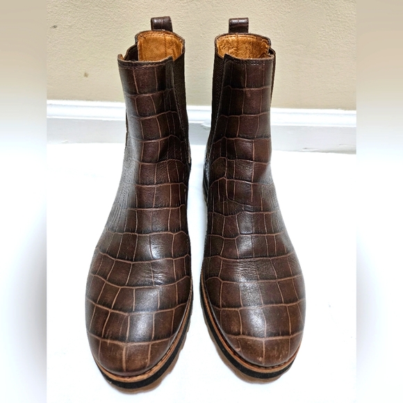 Madewell The Ivy Chelsea Boot in Croc Embossed Leather Size 8 Brown Pre-owned - Picture 2 of 13